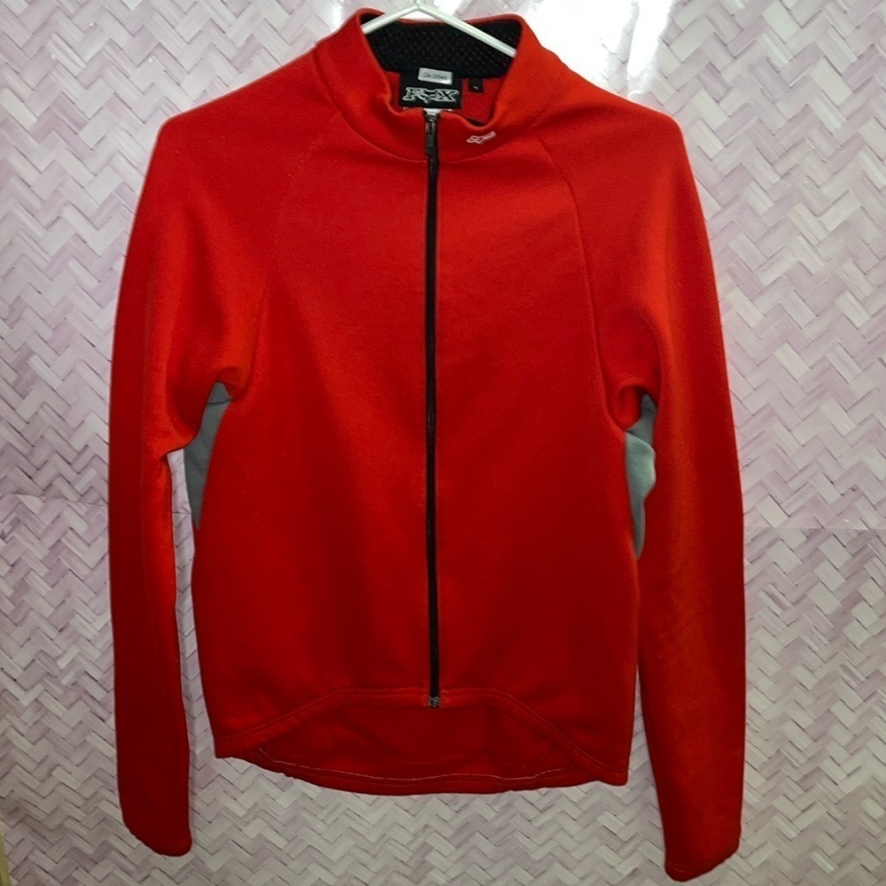 Men’s fox racing, medium red zipped sweater pockets on back